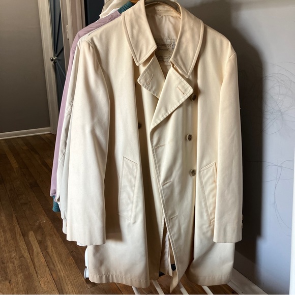 London Fog Raincoat - Picture 1 of 8